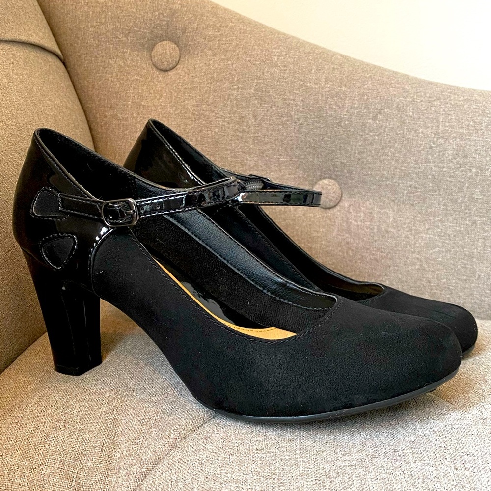Comfortable black high heels size 8
